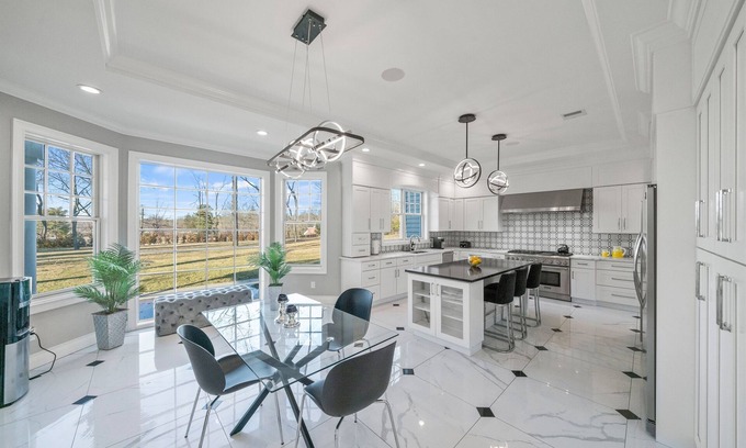 Jericho House | Jericho Mansion is a luxurious vacation home