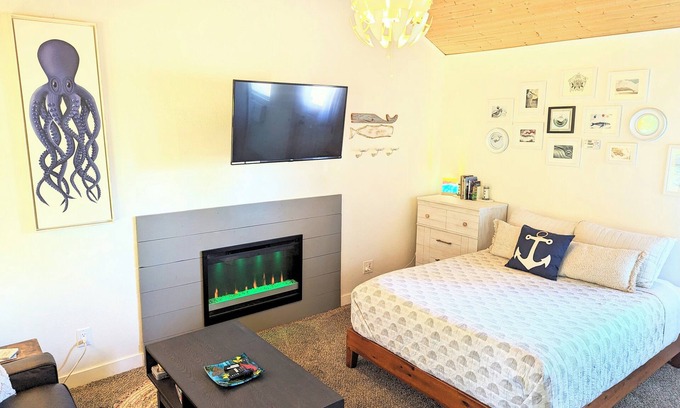 Lincoln City Cottage | Jetty Cozy Cottage-Rustic Nature Getaway for Two-Fire Pit-Block to Siletz Bay!
