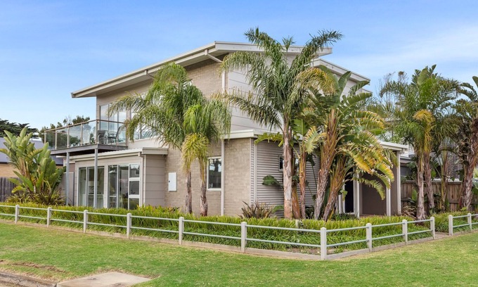 St Leonards House | Jetty View - Stylish, seaside views.