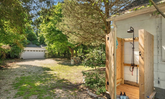 Hampton Bays House | Jewel Box Hampton Bays Cottage