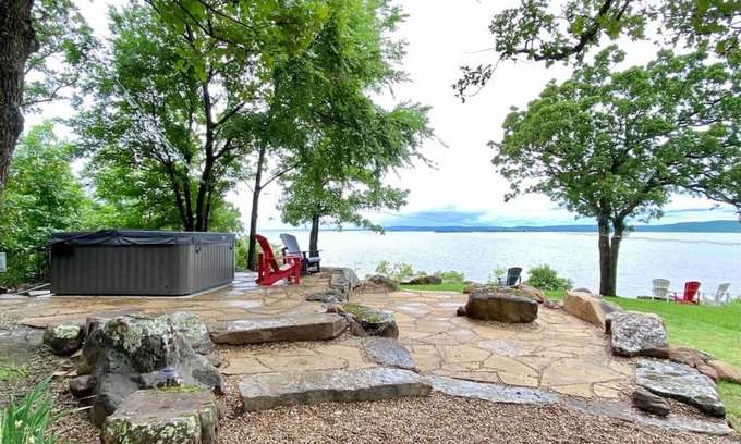 Crowder Cabin | Jewell of Eufaula! Lake view, hot tub, & fire pit!