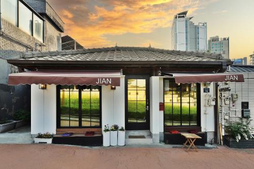 Gwanghui-dong House | Jian Hanok