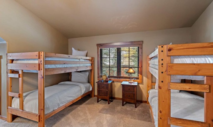 Tamarack Ski Chalet | JJ's Dream Chalet - Classic Chalet|Wood Fireplace, Great for Families