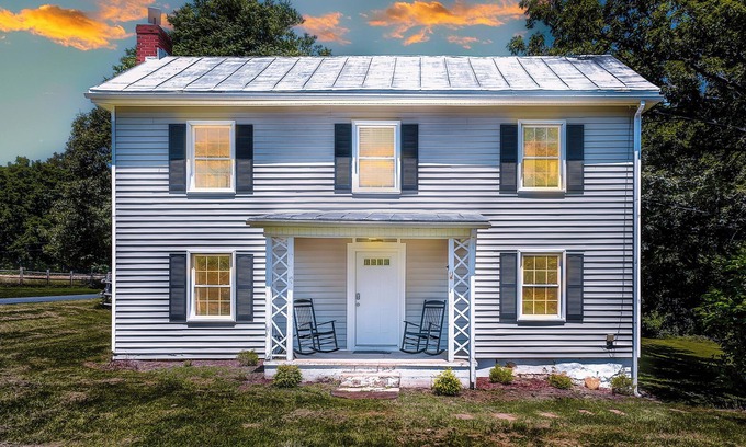 Keezletown House | JMU, Dog Friendly, Rec passes, Hiking!