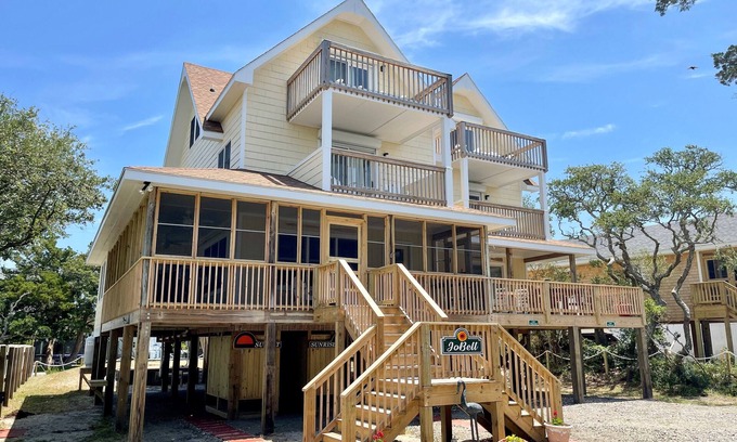 Ocracoke House | JoBell: Spacious Newly Renovated Home