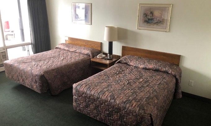 Northeast Edmonton Hotel | Jockey Motel