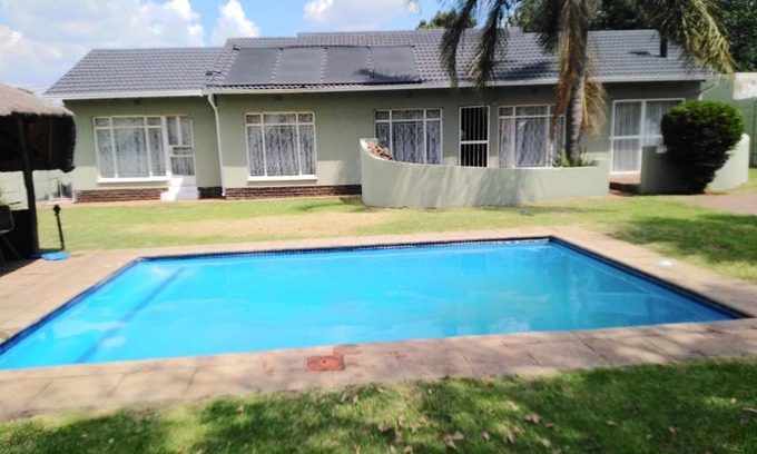 Alberton House | Johannesburg Alberton 3 bedroom house