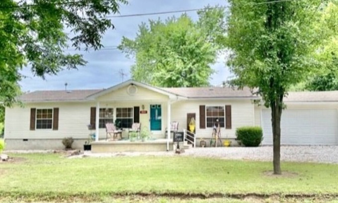 Wheatland House | Johnnie Sue’s in Wheatland. 3 bed, 2 bath home, plenty of parking, sleeps 10.