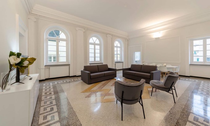 Genoa Historical Centre Apartment | JOIVY Elegant Flat for 7, in the heart of Genoa