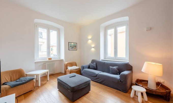 Pre Apartment | JOIVY Family friendly Apt for 6, near Royal Palace Museum