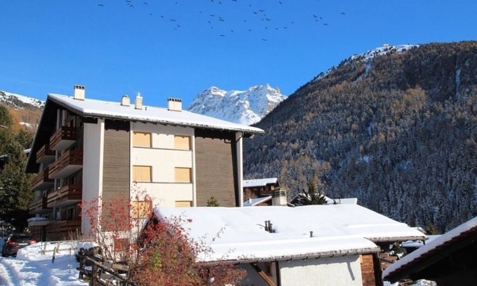 Saint-Luc Apartment | Joli appartement de 65 m2 au 1er étage de la résidence Solalp. Accès au funiculaire en 5 minutes à p