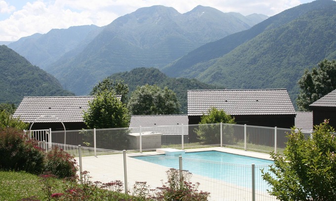 Ignaux Apartment | JoliT2 in holiday residence with swimming pool, near Ax les Thermes
