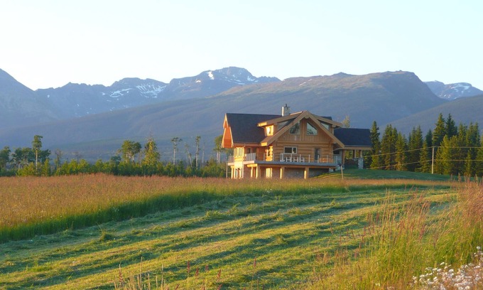 Smithers House | JollyMore | Meadow Home