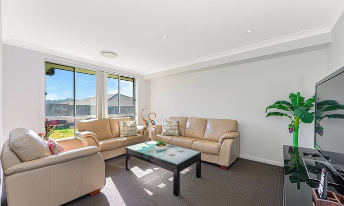 Cranebrook House | Jordan Springs 5 bedrooms home near shopping