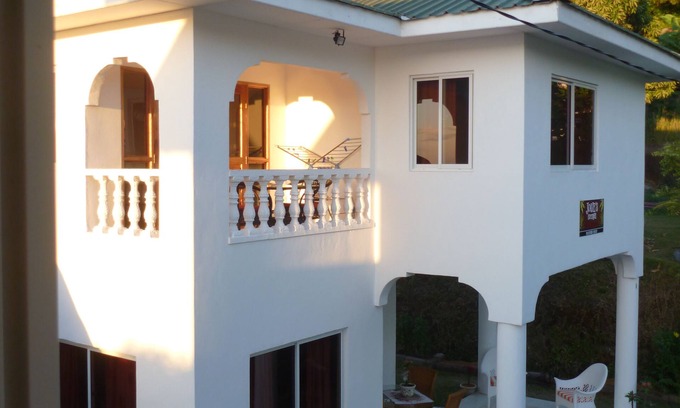 Mare Anglaise Apartment | Josie's Cottage Apartment down