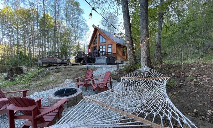 Bowman Ski Chalet | Joy's Chalet - Hottub, Lake, & Cottage