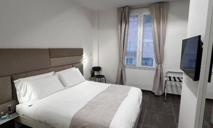Finale Pia Apartment | 'Joyfül Accomodation Camera 4' with Wi-Fi and Air Conditioning