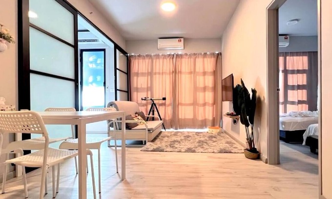 Downtown Kota Kinabalu Apartment | JQ Angel Homesay Jesselton Quey Seaview 6pax