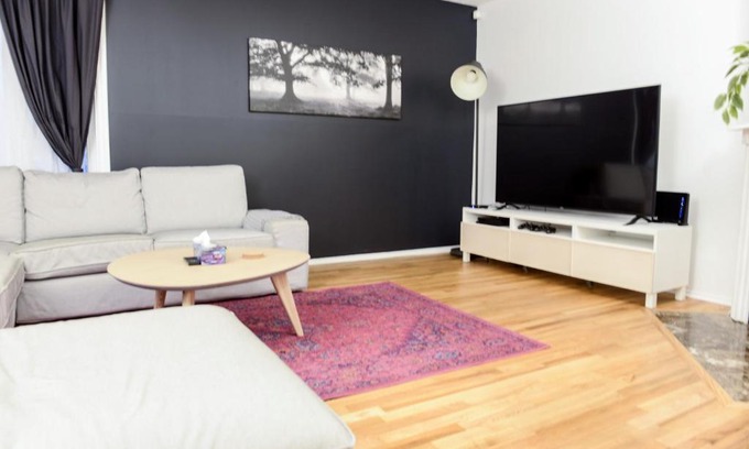 Industrial Park House | JstLikeHome - Getaway