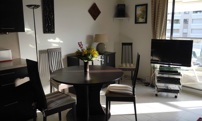Juan-les-Pins Apartment | Juan Les Pins: Juan les Pins/Residential flatResidential flat