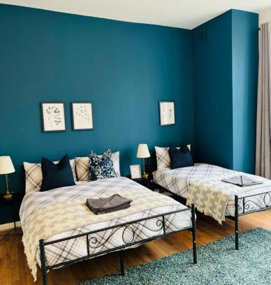 Mapesbury House | Jubilee Rooms 15 Minutes Central London