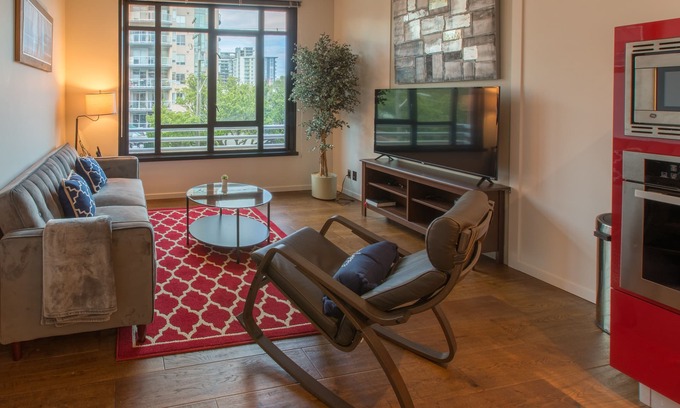 Harris Green Condo | Jukebox Jewel - Great Location, All Inclusive with Free Parking and Wifi by Victoria Prime!