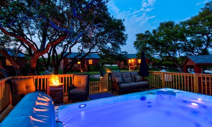 Austin House | Julie's Cabins Luxury Retreat 3