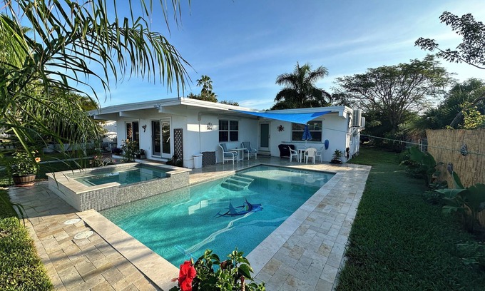 Big Pine Key House | JULY/AUG 2025 STILL AVAILABLE! 3 BR Canal Home in Big Pine - Private Pool/Spa!