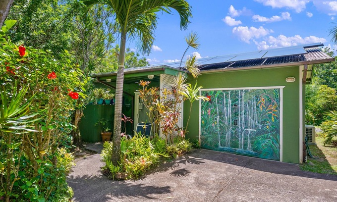 Haiku Cottage | ★Jump Start the road to Hana at Haleakala Cottage-PRIVATE HOT TUB +ACESS TO POOL