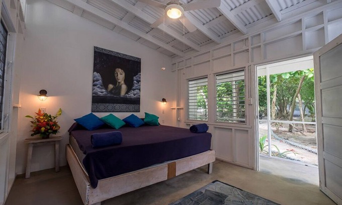 San Pedro Apartment | Jungle ambiance, comfortable chic room