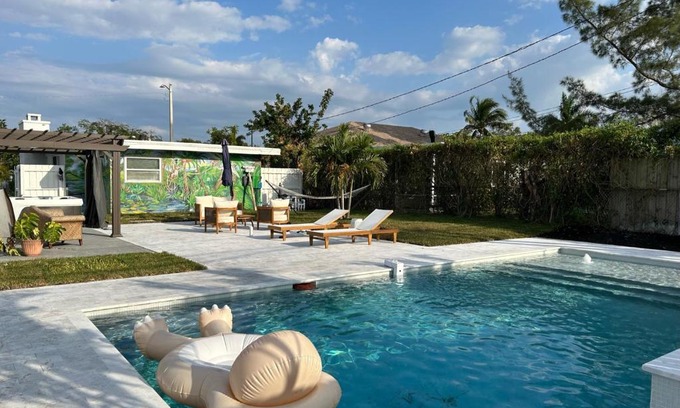 Lake Worth House | Jungle Cottage with luxury pool, hot tub and more!