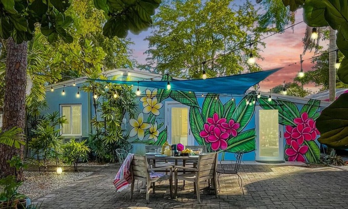 Riverside Park Condo | Jungle Fortress 2/2-Lush Home/Mins to Airport+Port