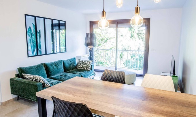 Cassis Apartment | JUNGLE LUXURY FLAT WITH BALCONY AND PRIVATE PARKING IN CASSIS CENTER+WIFI