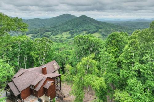 Ridgeline Vistas House | Jupiter On The Mountain w Stunning Views, Hot Tub
