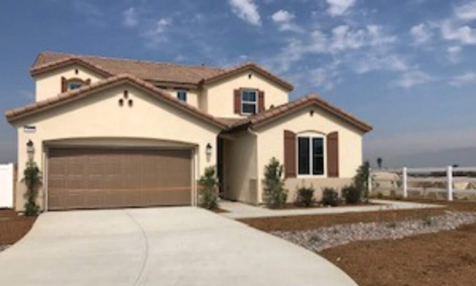 Redlands House | Just like being at home! (3 Bedrooms) w/ Access to park with a walking trail.