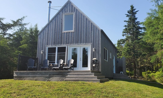 Kingsburg House | Just listed! Cozy ocean view guest house overlooking spectacular Kingsburg Beach