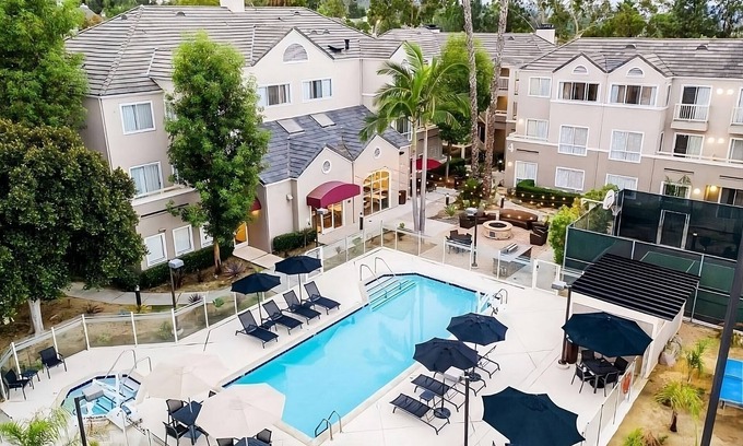 Carmel Mountain Ranch Apartment | Just What You Were Looking For! Free Breakfast, Onsite Pool, Parking