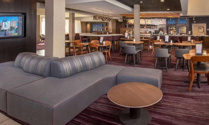 Newark Hotel | Just What You Were Looking For! Onsite Pool, Free Parking, Pets Allowed