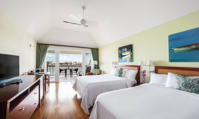 Paget Hotel | Just What You Were Looking For! 4 Classy Units, Outdoor Pool, FREE Parking!