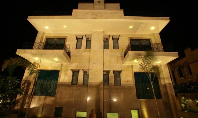 DLF Phase 3 Hotel | juSTa Gurgaon
