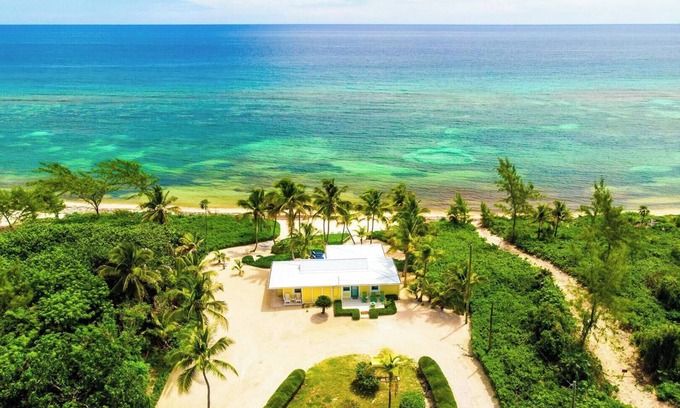 North Side House | Kai Tana: Cozy Rum Point Cottage on Wide Sandy Beach w/Awesome Snorkeling!