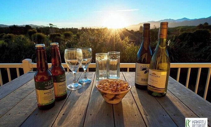Kaikoura Apartment | Kakatu Retreat - Swallows Nest, Kakatu Retreat | Swallows | Nest | Breakfast Included