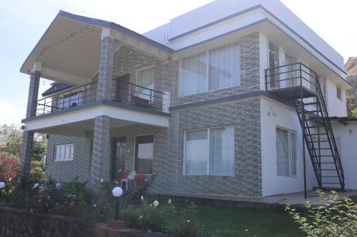 Ooty Bed & Breakfast | Kalanja Greens