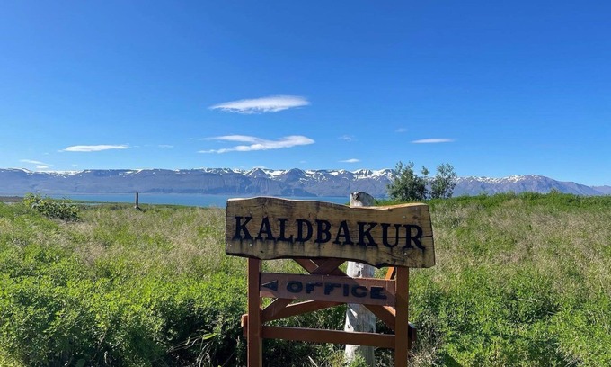 Husavik Cabin | Kaldbaks-kot Cottages