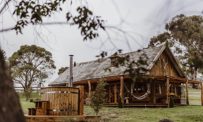 Greenlands Cottage | Kallarroo Cottage - Rustic Log Cabin Retreat
