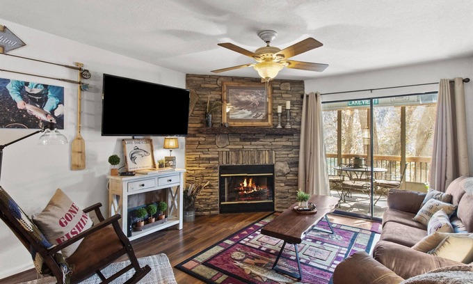 Table Rock Condo | KamAlot Kottage~Luxury Lakeview Condo~Resort~Pools