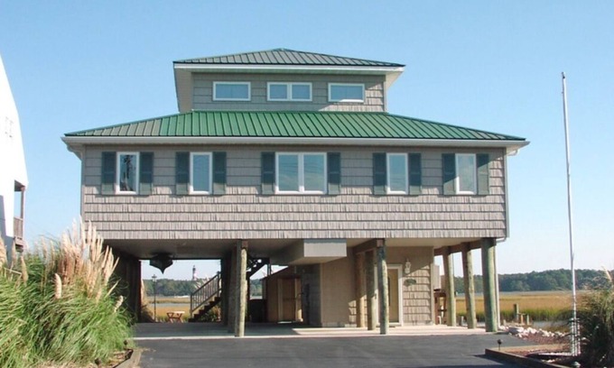 Chincoteague House | Kambarn Place - Waterfront, Private Dock