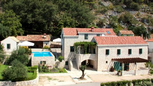 Lovorno House | Kameni Dvori - Family Holiday Villa near Dubrovnik