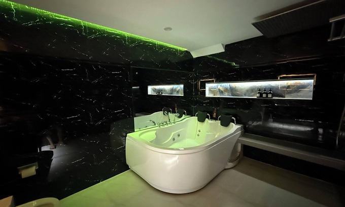 Balibago House | Kandi Posh 2 BR Private Jacuzzi Free Housekeeping 500 Mbps