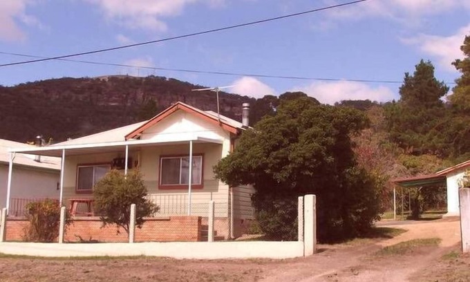 Kandos Cottage | Kandos Cottage - Heart of Kandos bordering Capertee Valley